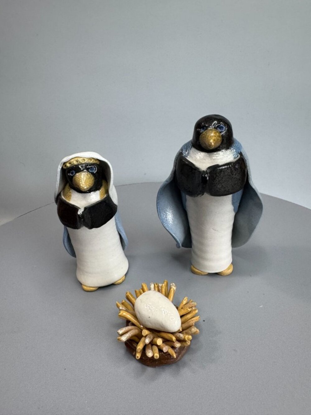 Signed Davis 93 Penguin Nativity Scene Folk Art Mary Joseph Baby Jesus 4" Potter - Picture 4 of 9